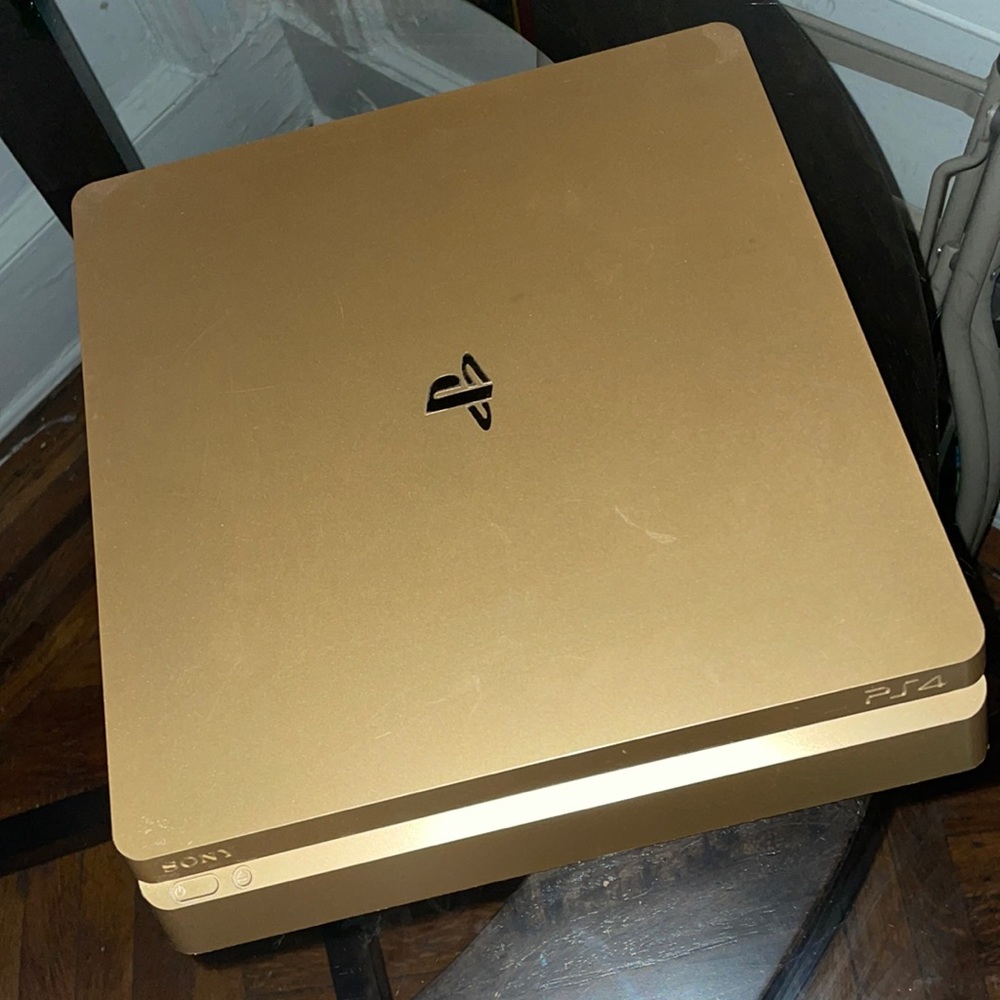 PlayStation 4 Slim Gold Limited Edition